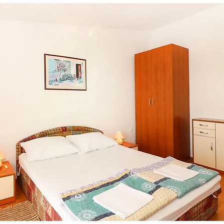 Apartment Zdravko B2 Fuer 5 Personen By Interhome Primošten