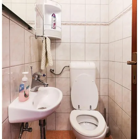 Zdravko B2 Fuer 5 Personen By Interhome Primošten